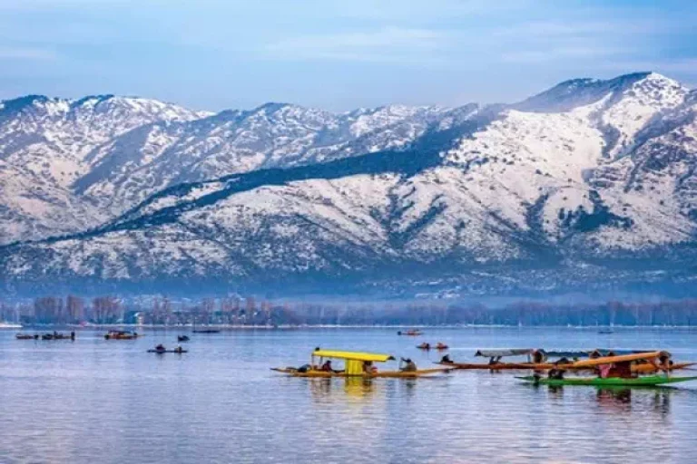 All-inclusive Kashmir family vacation package with hotels, meals, and sightseeing