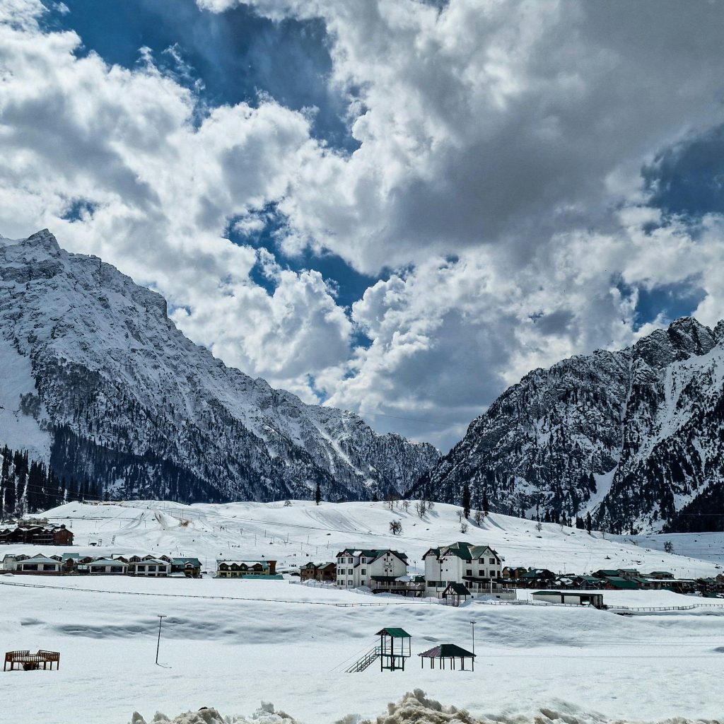 Kashmir Honeymoon Tour Package | Best Romantic Destinations 5 pexels bliss 31254451