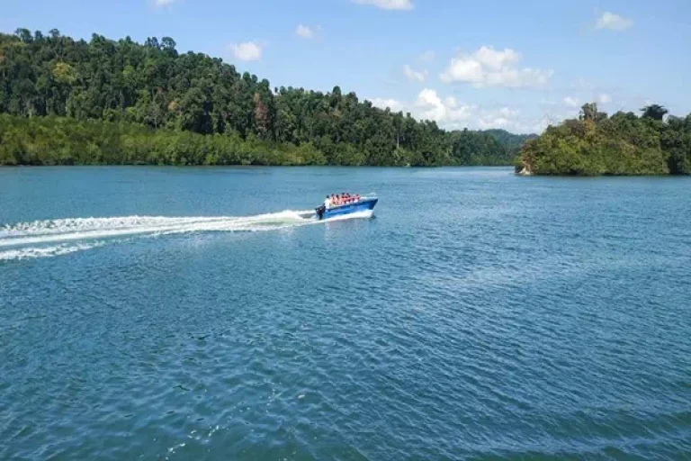 Andaman LTC Tour Package 3 Andaman LTC Tour Happy Indian family enjoying beach time in Andaman – affordable tour covering Port Blair, Havelock, and local sightseeing.