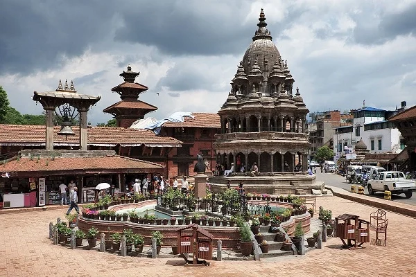 Kathmandu sightseeing tour covering UNESCO heritage sites Pashupatinath temple and Boudhanath stupa with cultural exploration.